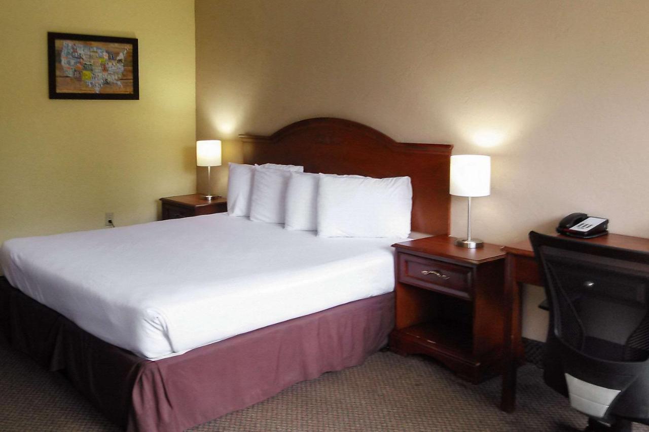 Econo Lodge Ormond Beach Bagian luar foto