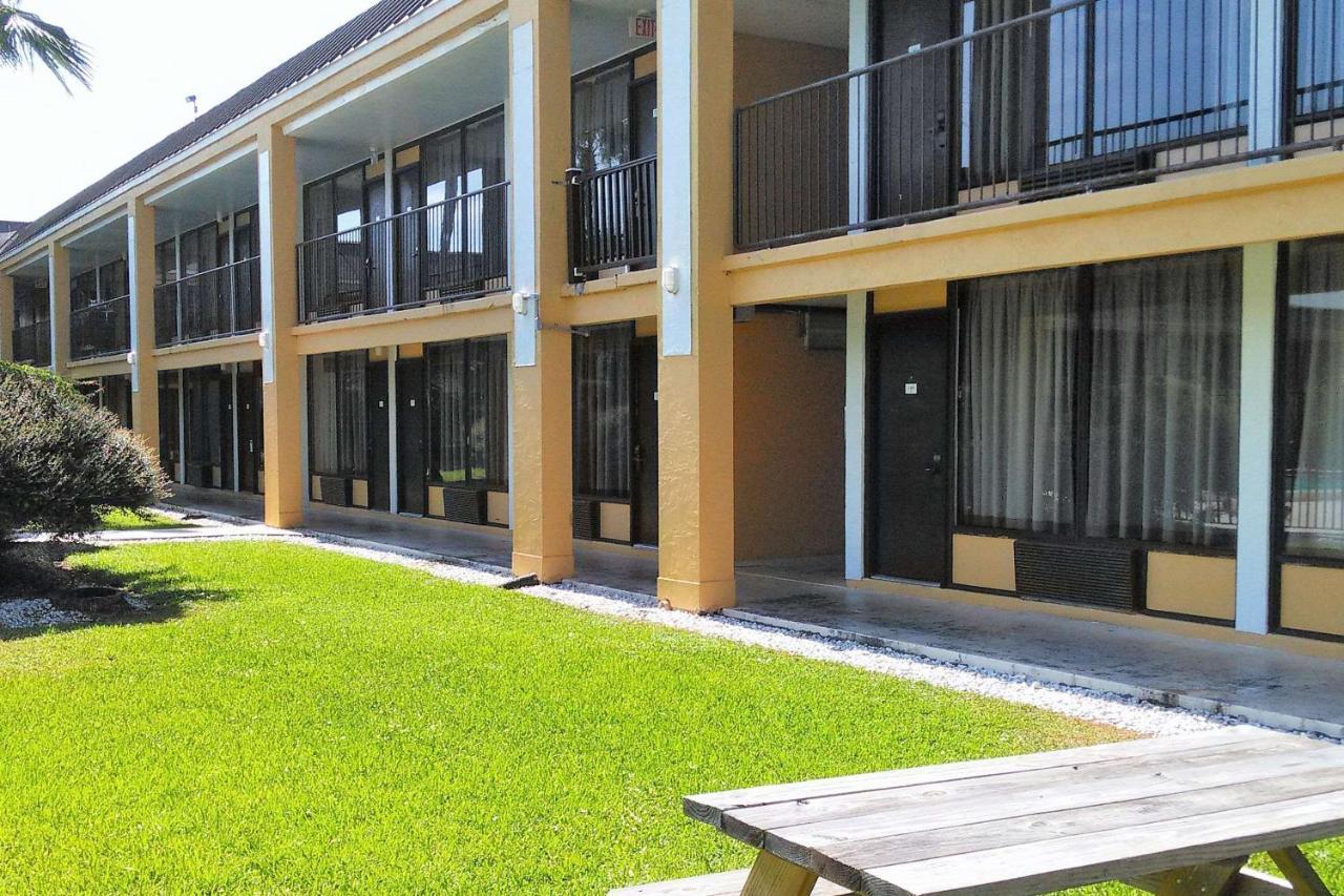 Econo Lodge Ormond Beach Bagian luar foto