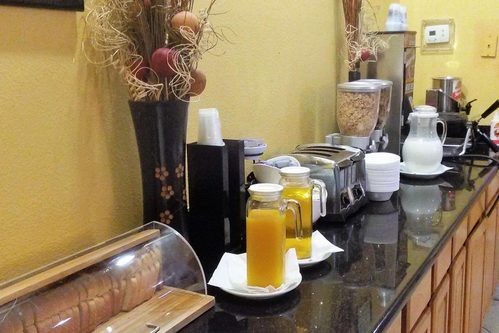 Econo Lodge Ormond Beach Bagian luar foto